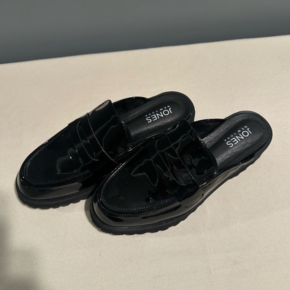 Jones New York Elegant Black Backless Loafers - Picture 4 of 6